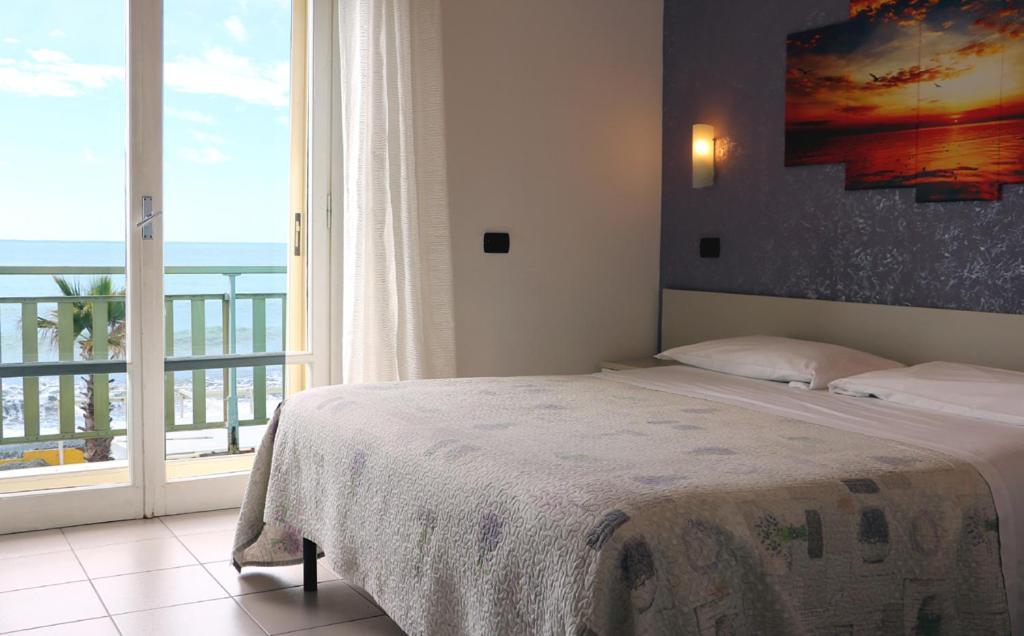 Hotel Piccolo Paradiso Бордигера Экстерьер фото